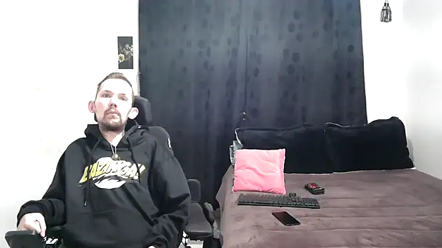 Snapshot of Sophia_and_Thomas chatting on December 27, 11:17 am Sophia and Thomas online show from December 27, 11:17 am