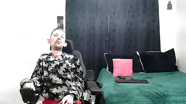 Snapshot of Sophia_and_Thomas chatting on March 18, 10:17 am Sophia and Thomas online show from March 18, 10:17 am