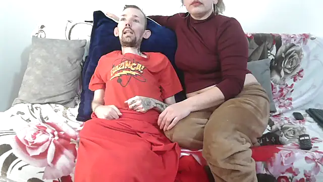 Snapshot of Sophia_and_Thomas chatting on December 5, 8:17 pm Sophia and Thomas online show from December 5, 8:17 pm