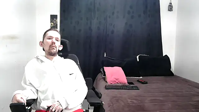 Snapshot of Sophia_and_Thomas chatting on February 24, 10:04 am Sophia and Thomas online show from February 24, 10:04 am