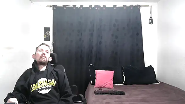 Snapshot of Sophia_and_Thomas chatting on December 28, 12:13 pm Sophia and Thomas online show from December 28, 12:13 pm