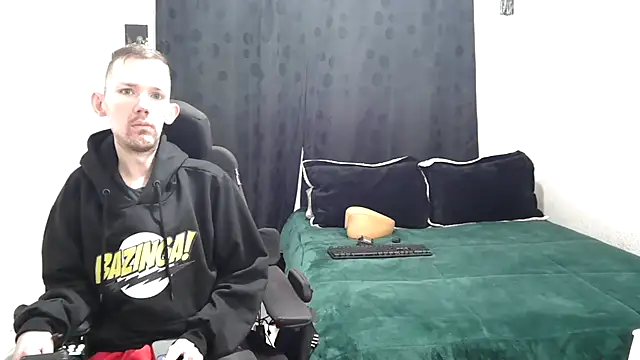 Snapshot of Sophia_and_Thomas chatting on March 7, 9:51 am Sophia and Thomas online show from March 7, 9:51 am