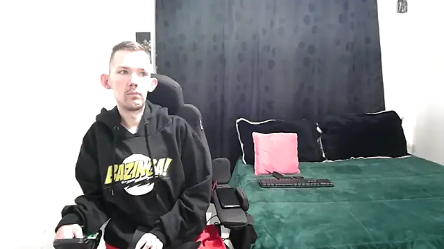 Snapshot of Sophia_and_Thomas chatting on March 6, 9:58 am Sophia and Thomas online show from March 6, 9:58 am