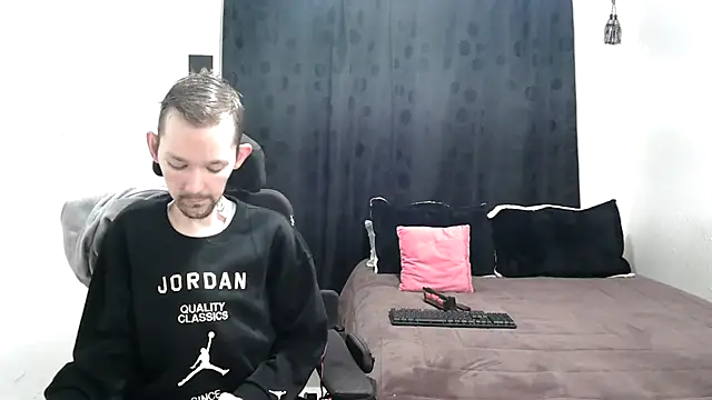 Snapshot of Sophia_and_Thomas chatting on February 21, 9:02 am Sophia and Thomas online show from February 21, 9:02 am