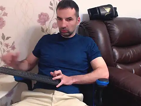 Snapshot of Leo_1617 chatting on April 18, 3:25 pm Leo 1617 online show from April 18, 3:25 pm