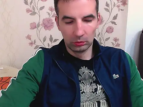 Snapshot of Leo_1617 chatting on April 25, 9:45 am Leo 1617 online show from April 25, 9:45 am