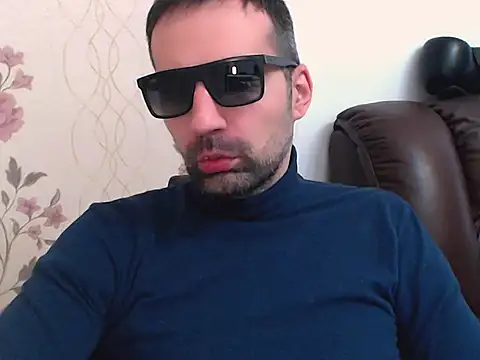 Snapshot of Leo_1617 chatting on April 23, 10:55 am Leo 1617 online show from April 23, 10:55 am
