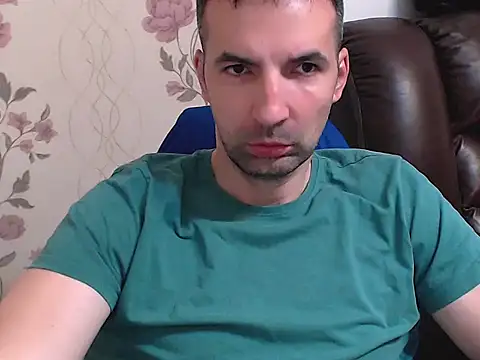 Snapshot of Leo_1617 chatting on May 13, 10:11 am Leo 1617 online show from May 13, 10:11 am