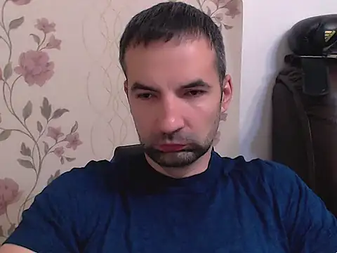 Snapshot of Leo_1617 chatting on July 10, 4:56 am Leo 1617 online show from July 10, 4:56 am