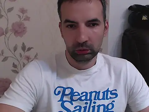 Snapshot of Leo_1617 chatting on June 20, 10:20 am Leo 1617 online show from June 20, 10:20 am