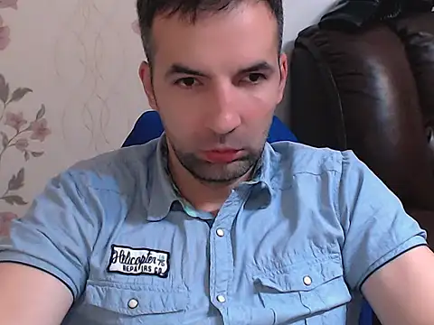 Snapshot of Leo_1617 chatting on May 15, 8:18 pm Leo 1617 online show from May 15, 8:18 pm