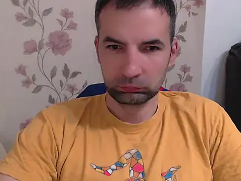 Snapshot of Leo_1617 chatting on May 18, 5:45 am Leo 1617 online show from May 18, 5:45 am