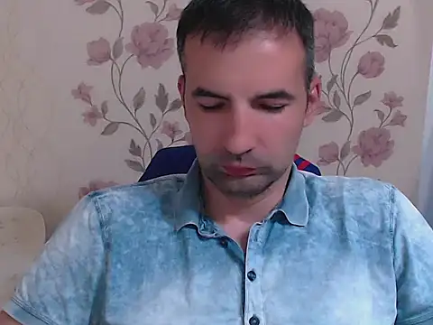 Snapshot of Leo_1617 chatting on June 1, 8:19 pm Leo 1617 online show from June 1, 8:19 pm