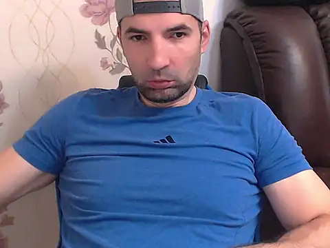 Snapshot of Leo_1617 chatting on June 21, 9:48 am Leo 1617 online show from June 21, 9:48 am