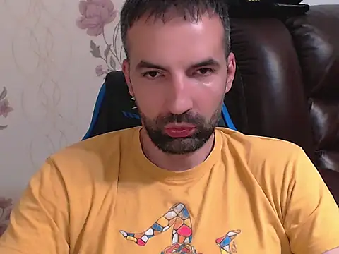 Snapshot of Leo_1617 chatting on July 1, 6:41 pm Leo 1617 online show from July 1, 6:41 pm