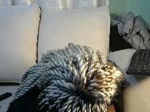 Caryyyl online show from December 18, 7:13 am