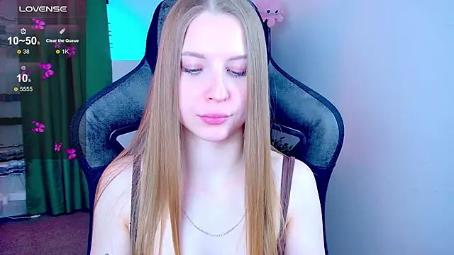 CuteMousee online show from April 9, 11:49 am