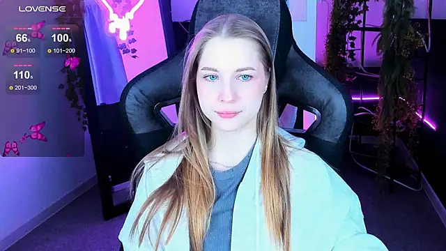 CuteMousee online show from October 2, 5:44 am