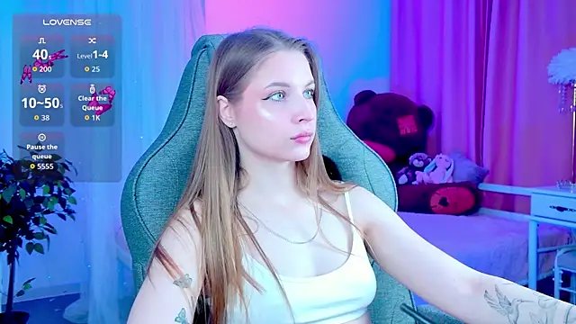 CuteMousee online show from January 8, 5:46 am