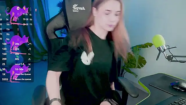 CuteMousee online show from September 14, 8:37 am