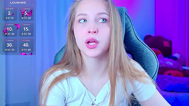 CuteMousee online show from February 11, 5:40 am