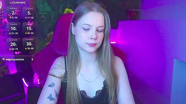 Snapshot of CuteMousee chatting on July 20, 6:21 am CuteMousee online show from July 20, 6:21 am