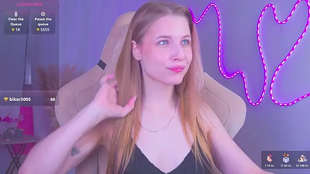 CuteMousee online show from November 3, 6:18 am