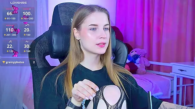 CuteMousee online show from September 15, 5:52 am