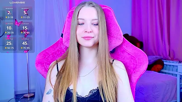 CuteMousee online show from March 26, 8:23 am