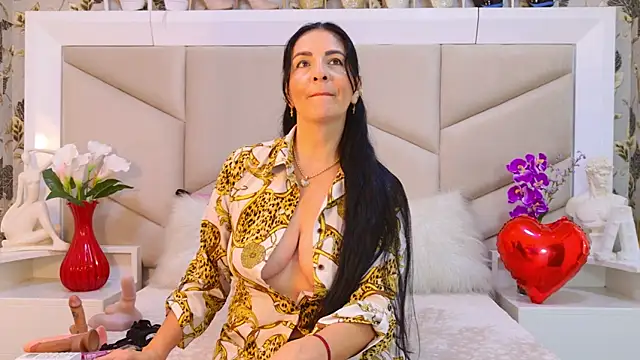 AlizonMoreti online show from March 7, 1:05 pm