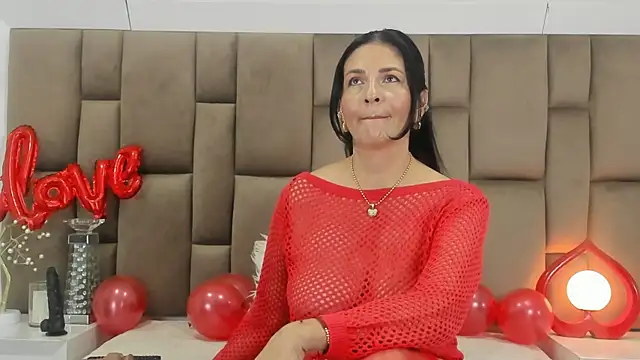 Snapshot of AlizonMoreti chatting on February 17, 1:44 pm AlizonMoreti online show from February 17, 1:44 pm