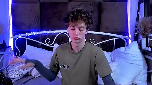 LukeSweet online show from February 10, 9:41 am