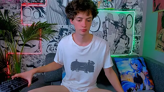 LukeSweet online show from February 9, 3:32 pm