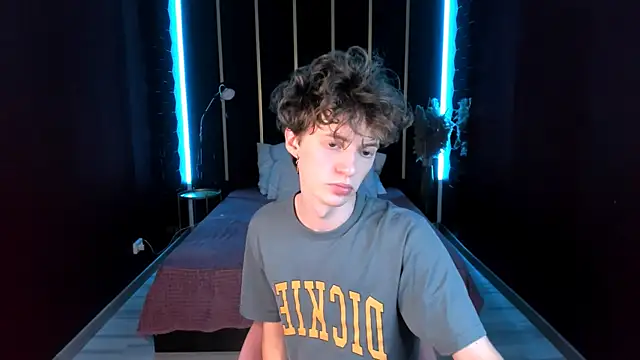 LukeSweet online show from July 8, 4:18 pm
