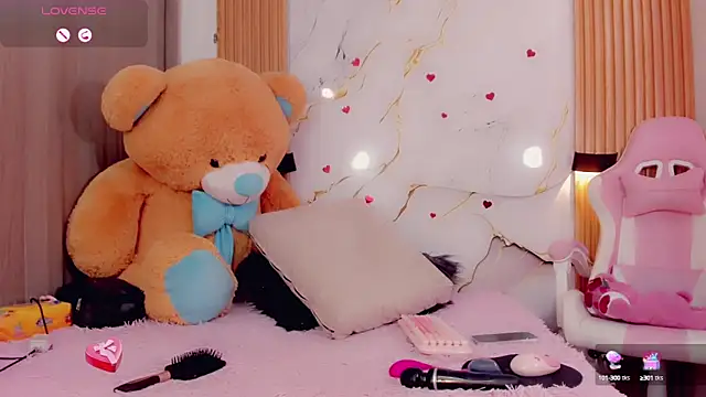 BrendaSquirtx online show from September 26, 6:04 pm