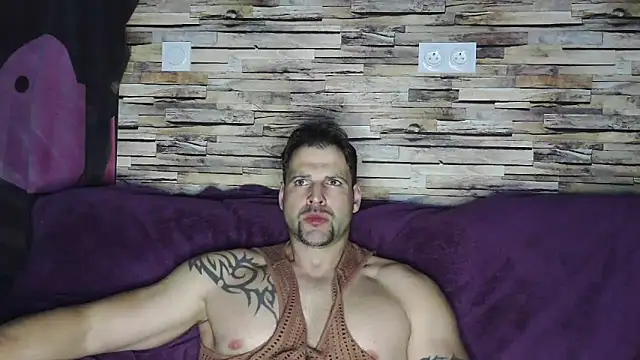 Snapshot of XxBigboybandxX chatting on March 14, 6:50 pm XxBigboybandxX online show from March 14, 6:50 pm