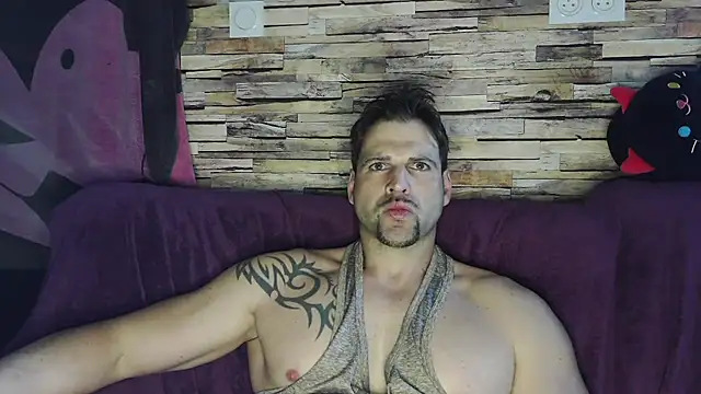 Snapshot of XxBigboybandxX chatting on March 2, 10:16 am XxBigboybandxX online show from March 2, 10:16 am