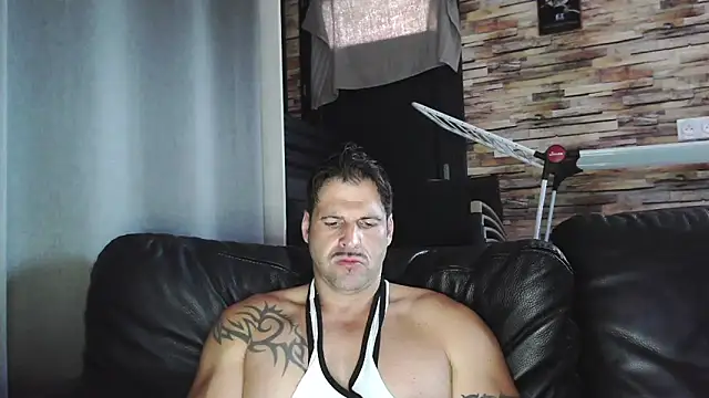 Snapshot of XxBigboybandxX chatting on October 27, 12:50 pm XxBigboybandxX online show from October 27, 12:50 pm