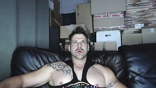 XxBigboybandxX online show from April 18, 7:07 pm