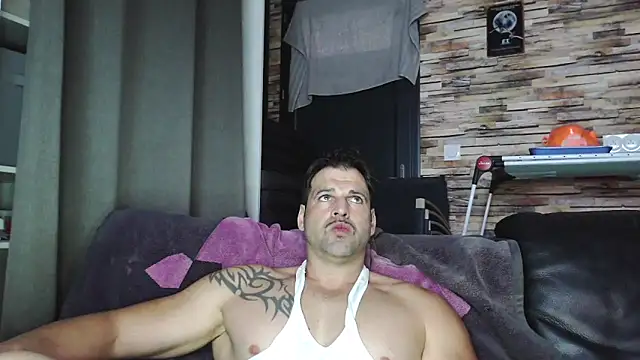 Snapshot of XxBigboybandxX chatting on November 14, 7:23 am XxBigboybandxX online show from November 14, 7:23 am