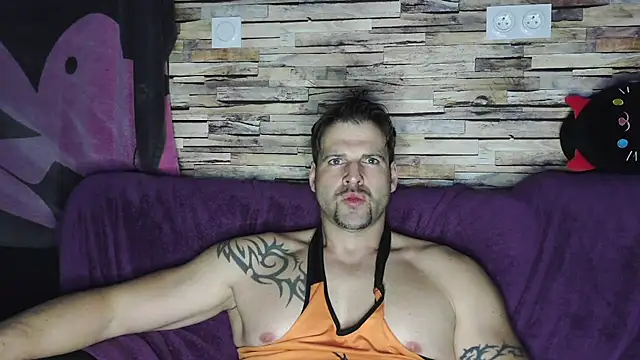 Snapshot of XxBigboybandxX chatting on March 4, 7:01 pm XxBigboybandxX online show from March 4, 7:01 pm