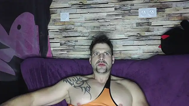 Snapshot of XxBigboybandxX chatting on February 26, 6:59 pm XxBigboybandxX online show from February 26, 6:59 pm