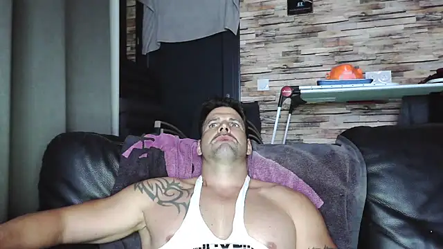 Snapshot of XxBigboybandxX chatting on November 13, 6:45 pm XxBigboybandxX online show from November 13, 6:45 pm