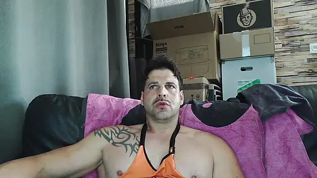 XxBigboybandxX online show from April 8, 2:07 pm