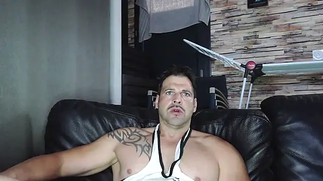 Snapshot of XxBigboybandxX chatting on October 25, 7:51 am XxBigboybandxX online show from October 25, 7:51 am