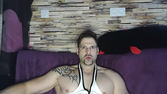 Snapshot of XxBigboybandxX chatting on March 22, 3:31 pm XxBigboybandxX online show from March 22, 3:31 pm