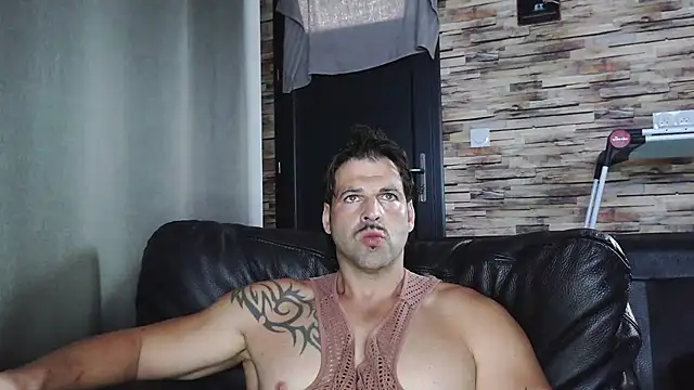 Snapshot of XxBigboybandxX chatting on September 20, 7:57 am XxBigboybandxX online show from September 20, 7:57 am