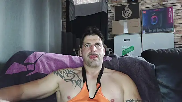 XxBigboybandxX online show from April 3, 9:05 am