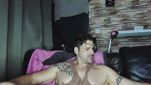 Snapshot of XxBigboybandxX chatting on December 14, 7:30 pm XxBigboybandxX online show from December 14, 7:30 pm