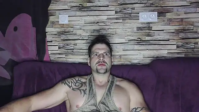 Snapshot of XxBigboybandxX chatting on March 2, 5:33 am XxBigboybandxX online show from March 2, 5:33 am